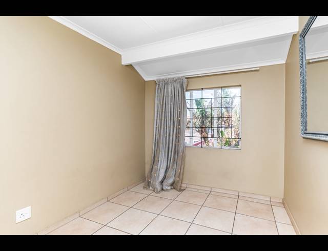3 BEDROOM DUPLEX FOR SALE IN HALFWAY GARDENS